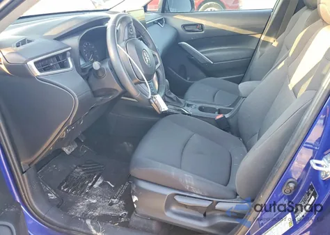 2023 Toyota Corolla Cross Le z USA, uszkodzony, nr VIN 7MUCAAAG2PV068762